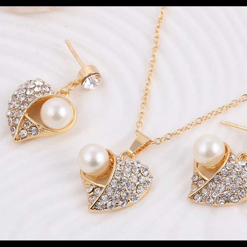 Women's Pearl Heart Jewelry Set Gold Plated Crystal Necklace Stud Earrings Gift